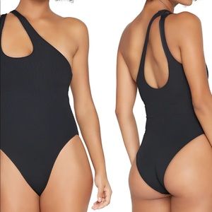 l*space Black One-Shoulder Ribbed One-Piece Swimsuit